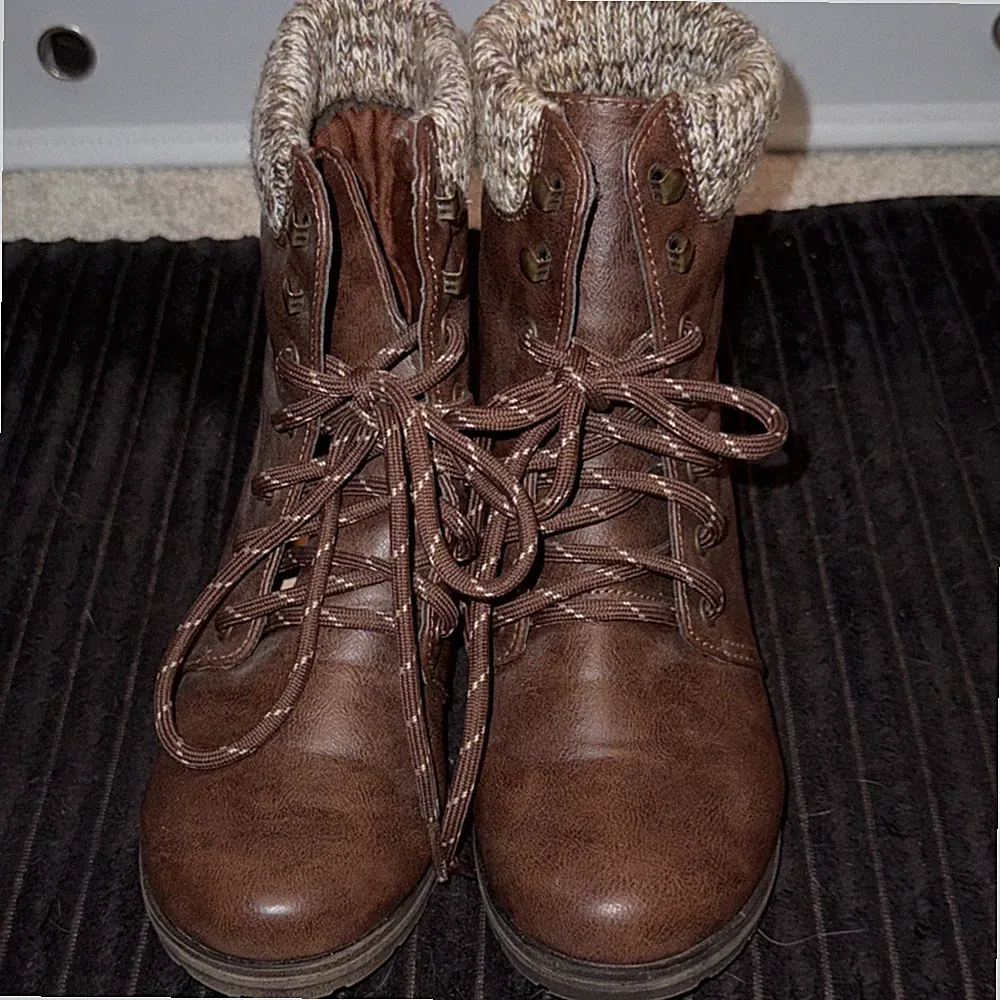 JustFab Brown Lace-Up Combat Boots Knit Cuff Faux Leather Size 6